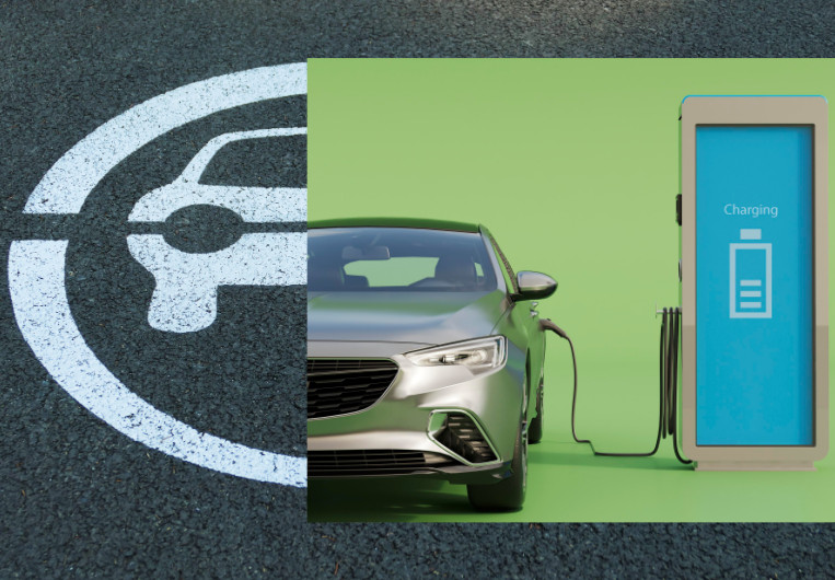 Vehículo eléctrico conectado a una estación de carga rápida mientras recarga su batería en un punto de carga moderno.